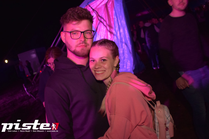 Maitanz im Zirkuszelt