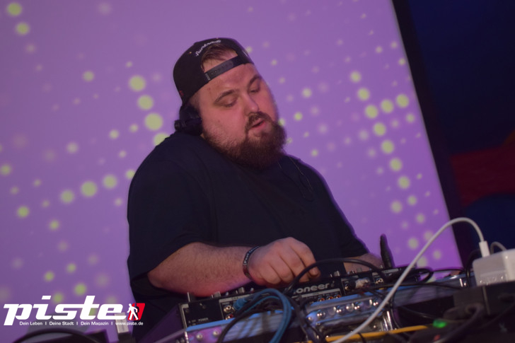 Maitanz im Zirkuszelt