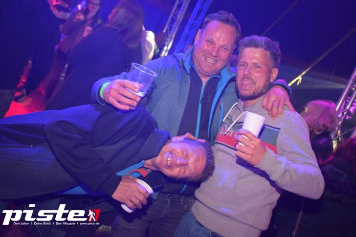 Maitanz im Zirkuszelt