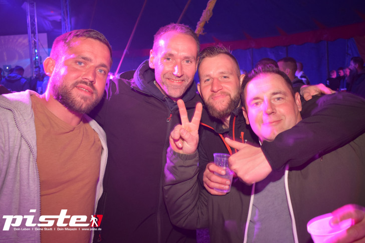 Maitanz im Zirkuszelt