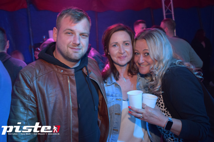 Maitanz im Zirkuszelt