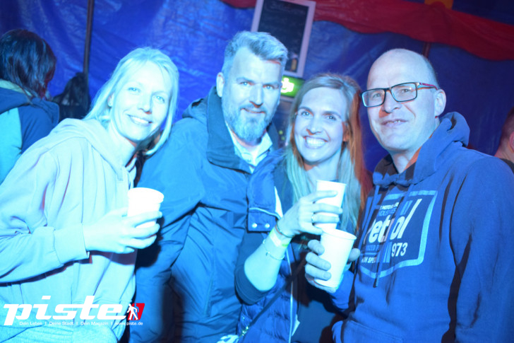 Maitanz im Zirkuszelt