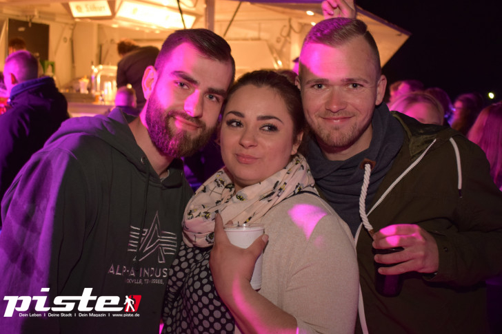 Maitanz im Zirkuszelt