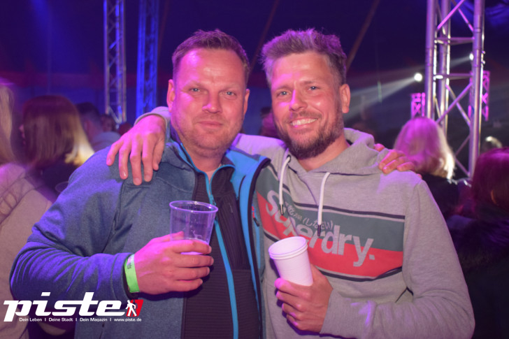 Maitanz im Zirkuszelt