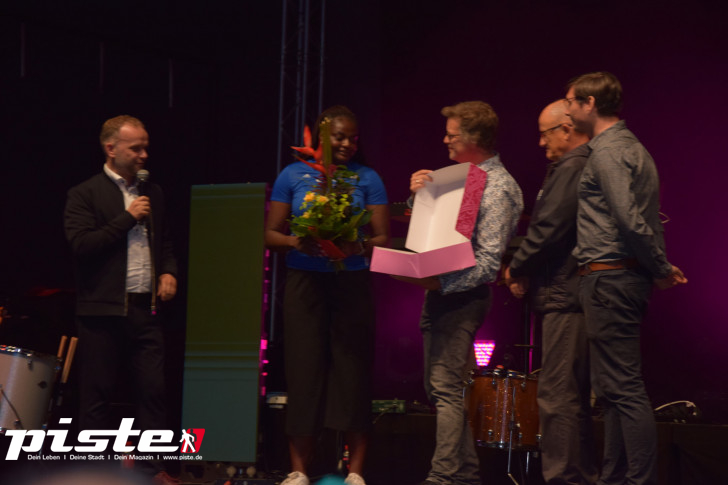 Vier-Tore-Fest: Ella Endlich