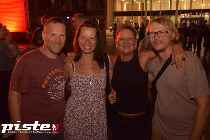 Vier-Tore-Fest: Ella Endlich