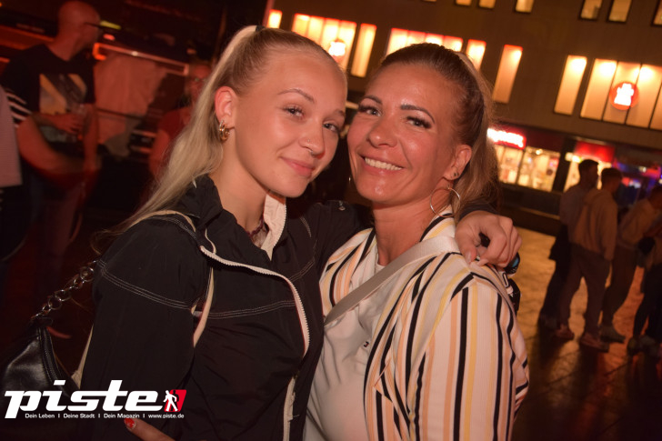 Vier-Tore-Fest: Ella Endlich