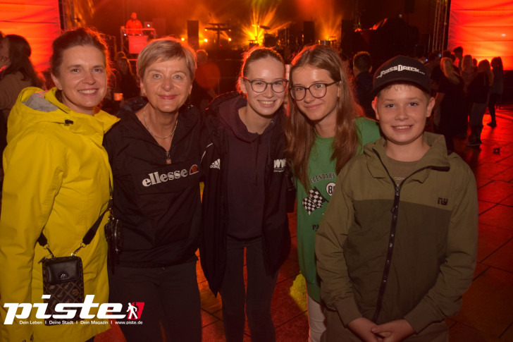 Vier-Tore-Fest: Ella Endlich