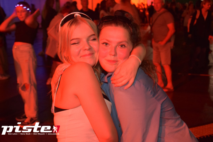 Vier-Tore-Fest: Ella Endlich