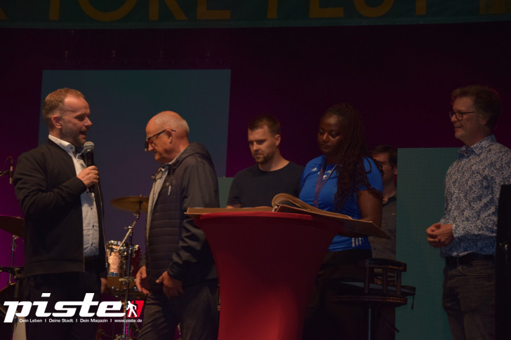 Vier-Tore-Fest: Ella Endlich