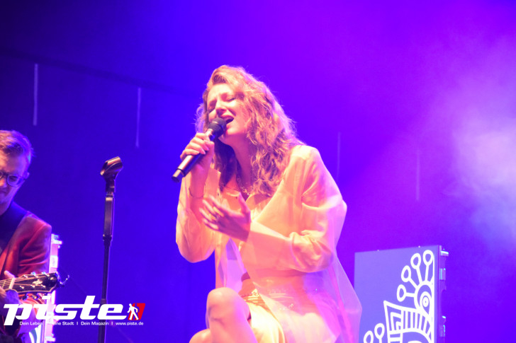 Vier-Tore-Fest: Ella Endlich
