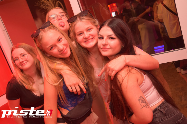 AUSRASTEN! Die XXL-Hausparty