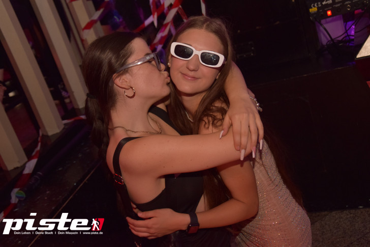 AUSRASTEN! Die XXL-Hausparty