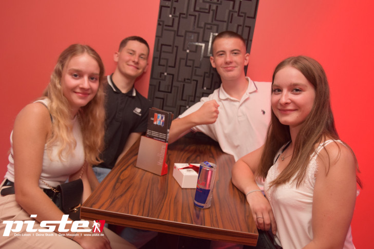 AUSRASTEN! Die XXL-Hausparty