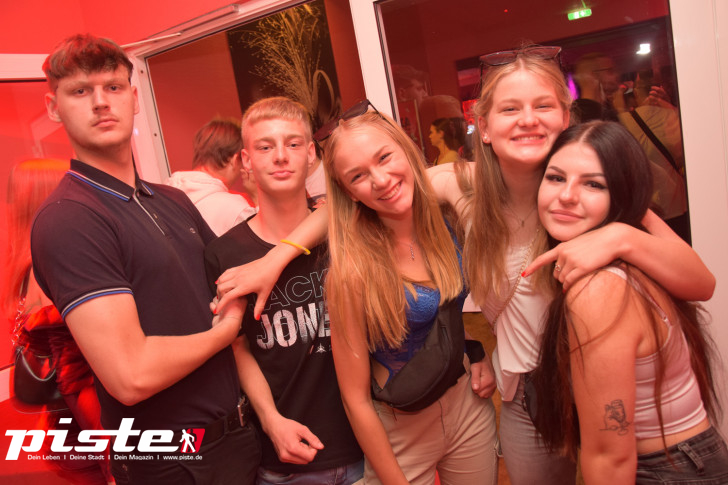 AUSRASTEN! Die XXL-Hausparty