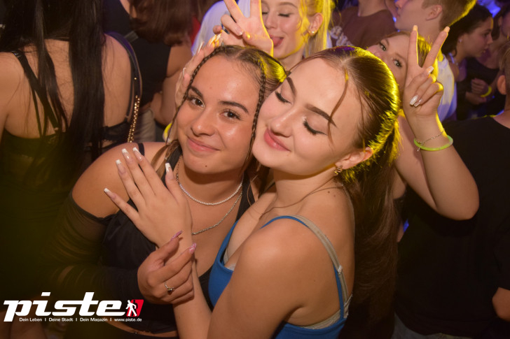 AUSRASTEN! Die XXL-Hausparty