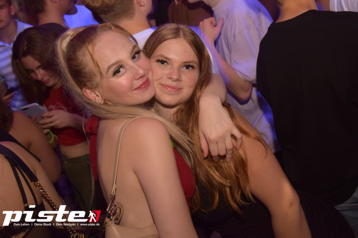 AUSRASTEN! Die XXL-Hausparty