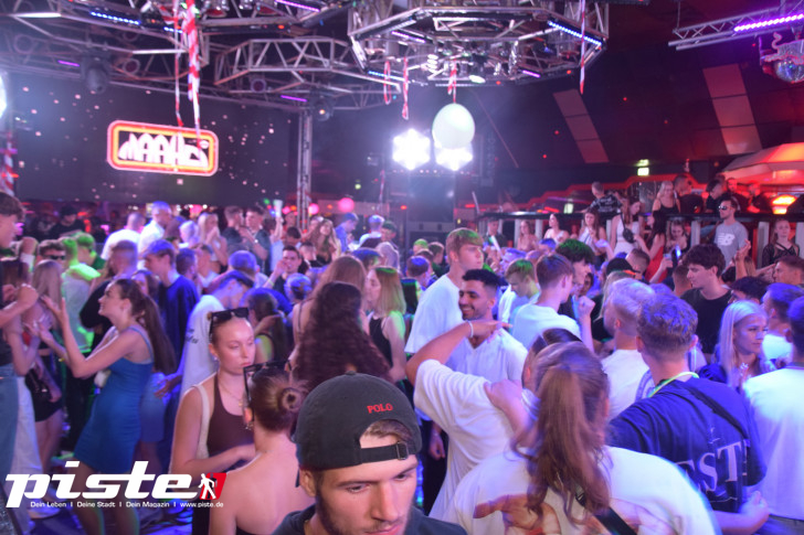 AUSRASTEN! Die XXL-Hausparty