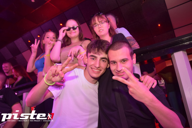 AUSRASTEN! Die XXL-Hausparty