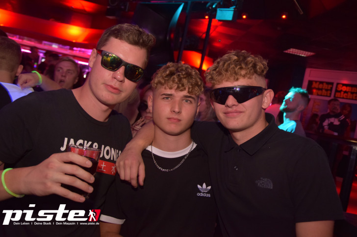 AUSRASTEN! Die XXL-Hausparty