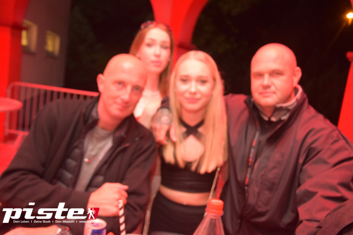 AUSRASTEN! Die XXL-Hausparty