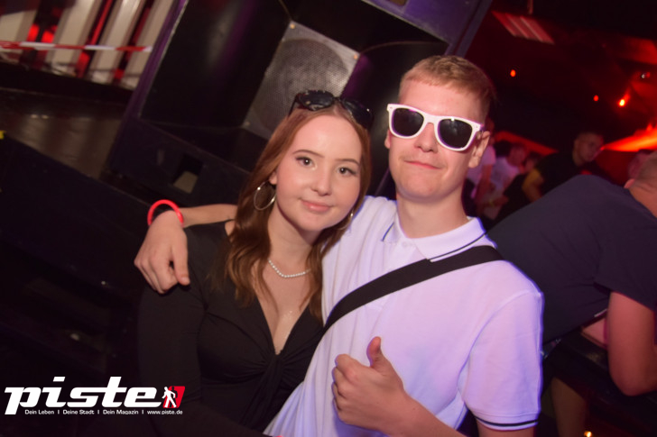 AUSRASTEN! Die XXL-Hausparty