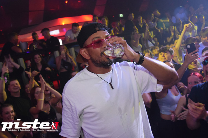 AUSRASTEN! Die XXL-Hausparty