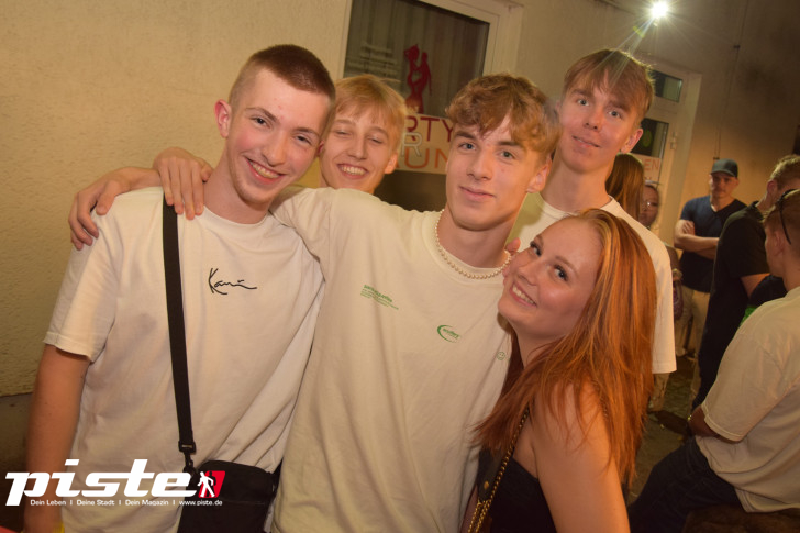 AUSRASTEN! Die XXL-Hausparty