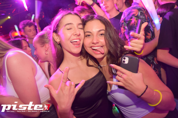 AUSRASTEN! Die XXL-Hausparty