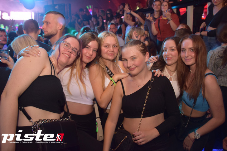 AUSRASTEN! Die XXL-Hausparty