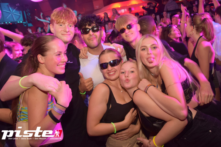 AUSRASTEN! Die XXL-Hausparty