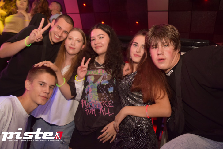 AUSRASTEN! Die XXL-Hausparty