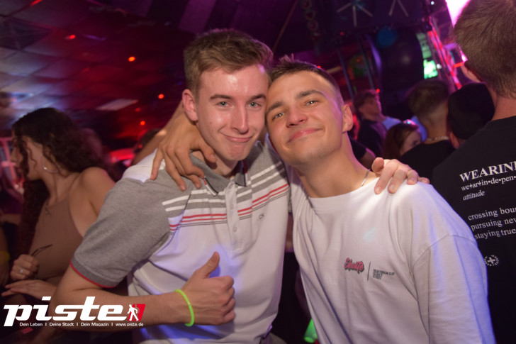 AUSRASTEN! Die XXL-Hausparty