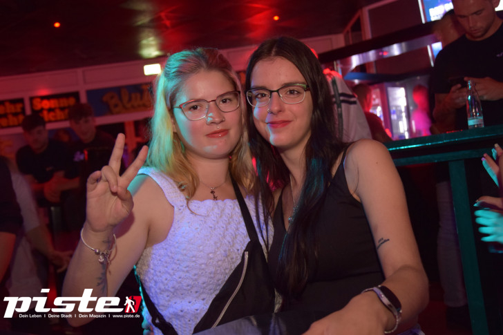 AUSRASTEN! Die XXL-Hausparty