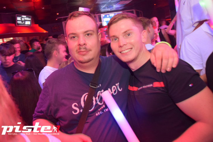 AUSRASTEN! Die XXL-Hausparty