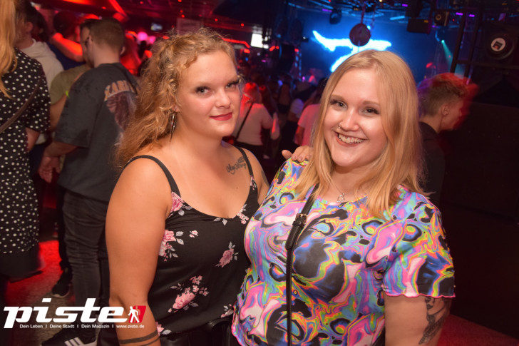 AUSRASTEN! Die XXL-Hausparty