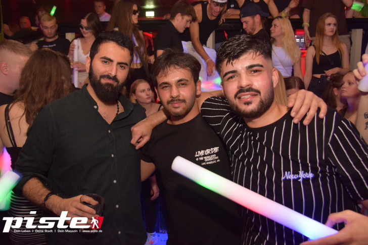 AUSRASTEN! Die XXL-Hausparty