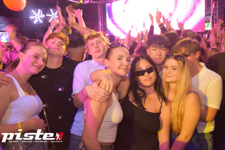 AUSRASTEN! Die XXL-Hausparty