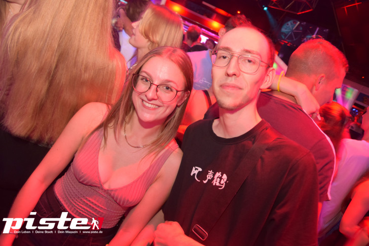 AUSRASTEN! Die XXL-Hausparty