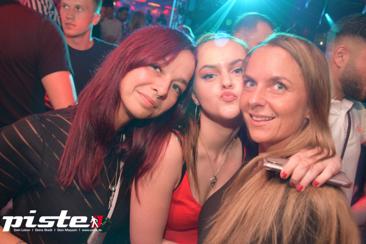 AUSRASTEN! Die XXL-Hausparty