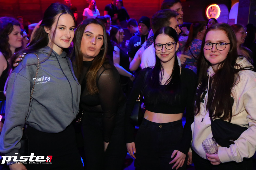 Anniversary! Endlich 18!