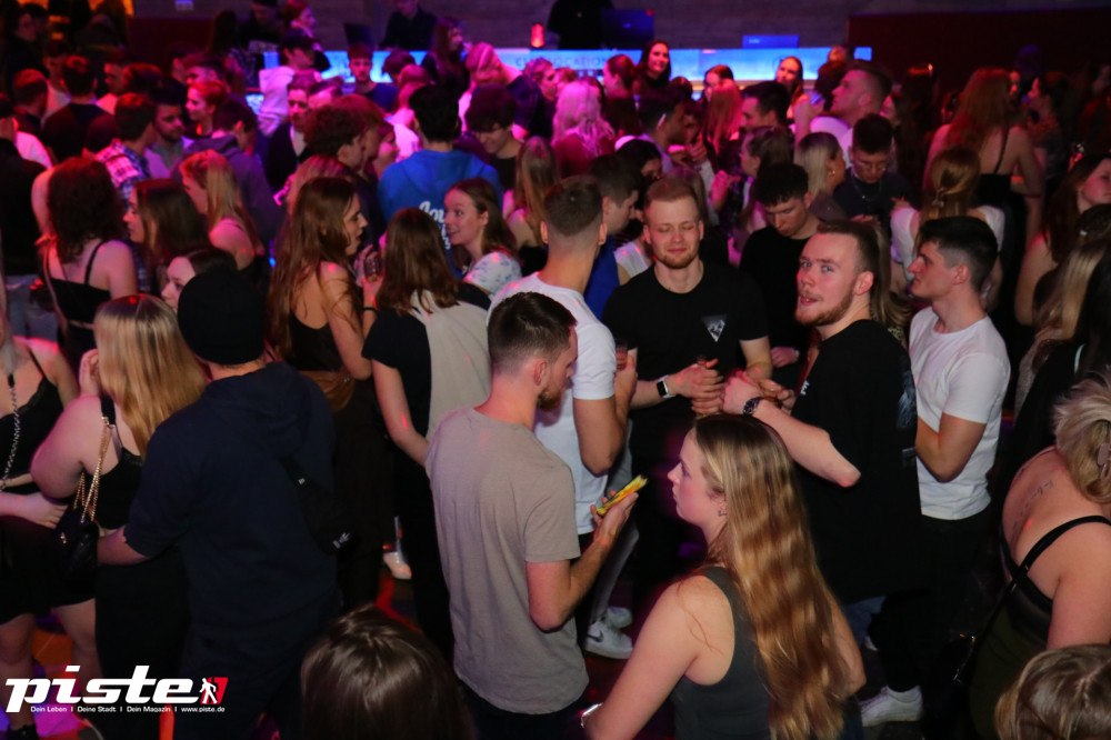 Anniversary! Endlich 18!