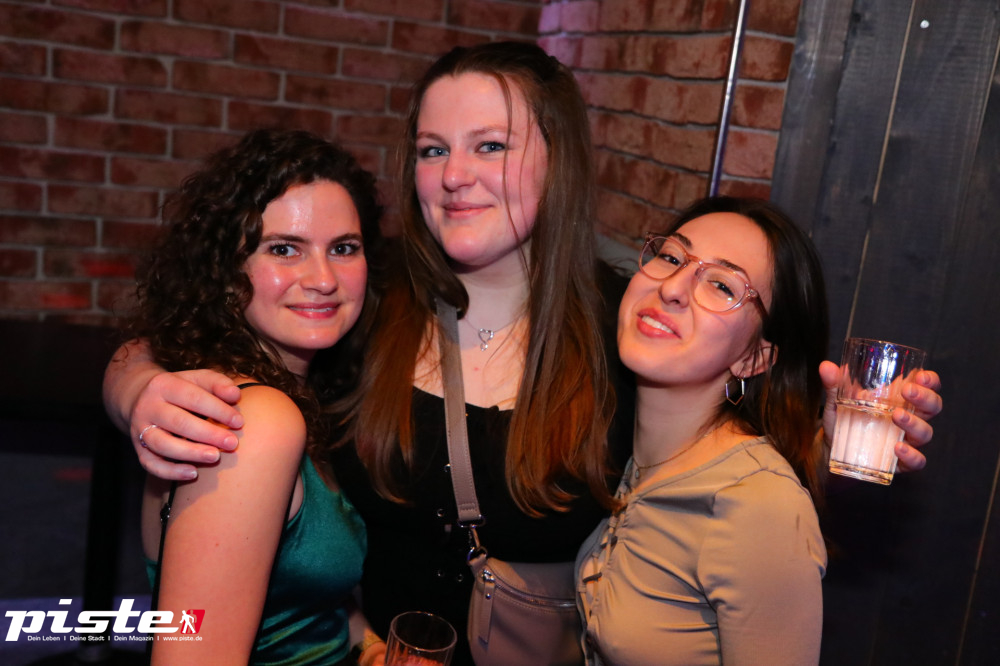 Anniversary! Endlich 18!