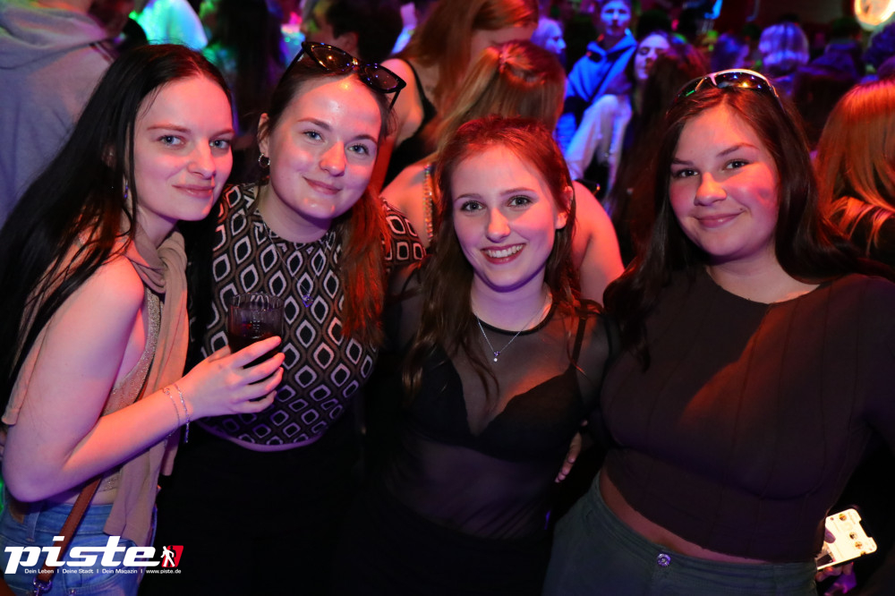 Anniversary! Endlich 18!