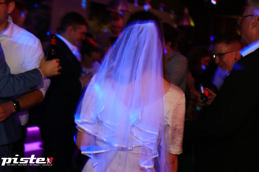 Anniversary! Endlich 18!