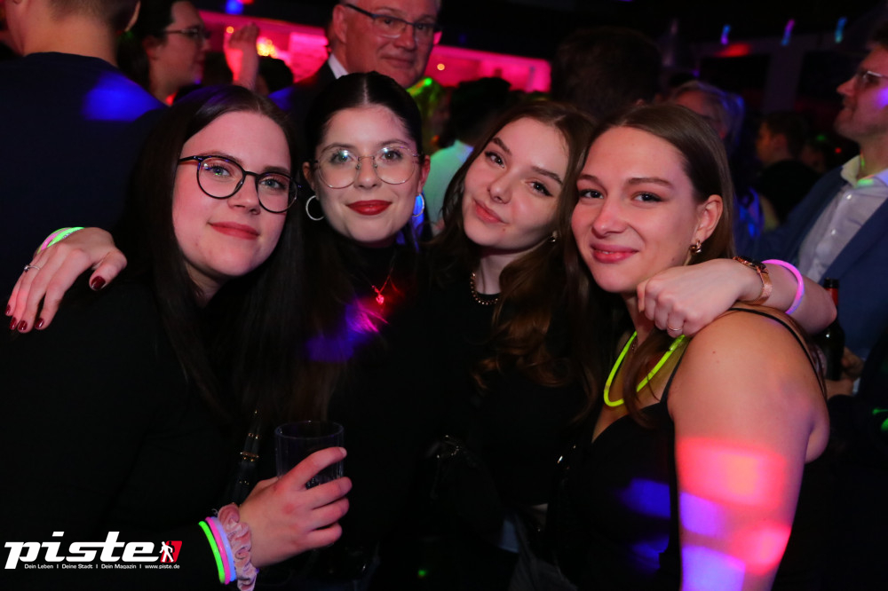 Anniversary! Endlich 18!