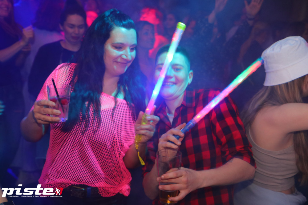 90er Party mit Mütze Katze