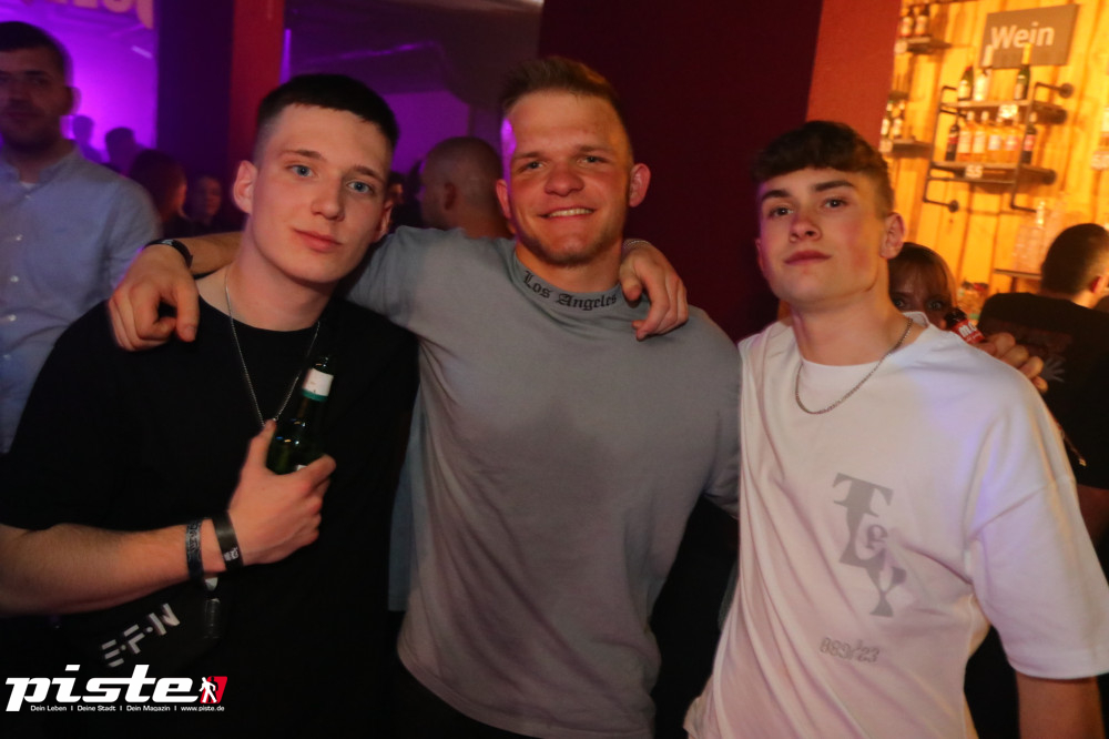 Vögeln mit Freunden