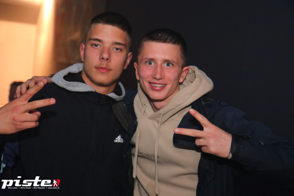 Vögeln mit Freunden