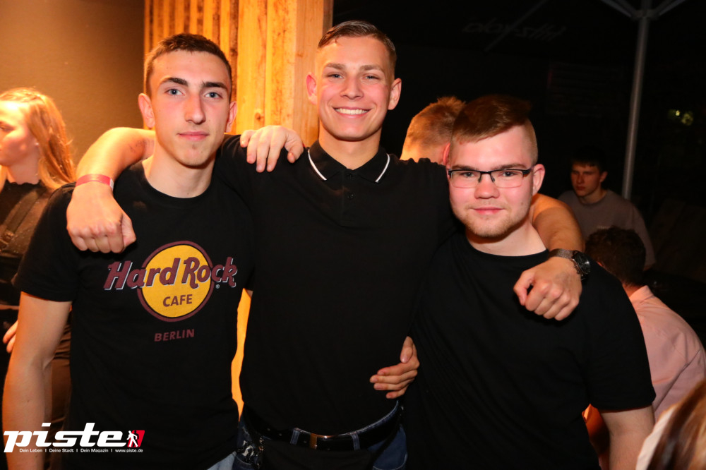 Vögeln mit Freunden